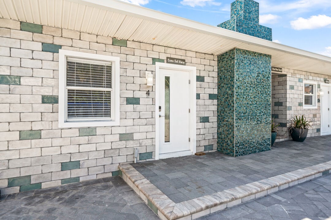 Come Sail Away villa entrance